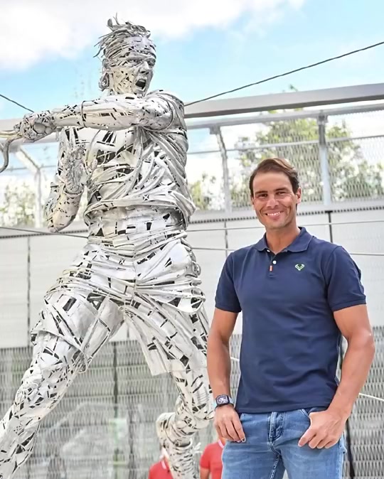 人比人氣死人網友曬視頻對比韋德與法網納達爾的雕像