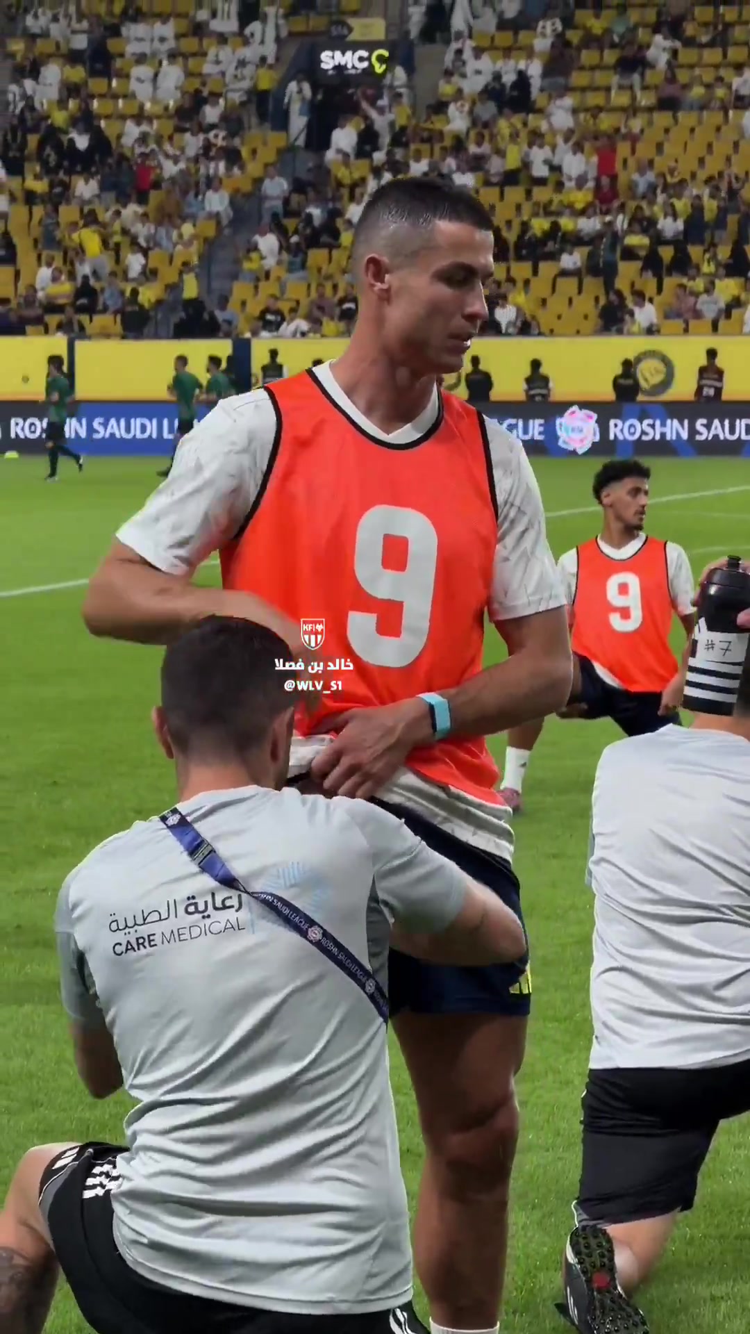 我也想摸摸摸C羅賽前竟然有人專門按摩大腿肌肉